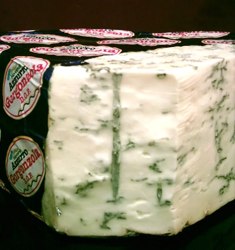 Gorgonzola Dolce DOP, składnik używany w Stacji Neapol