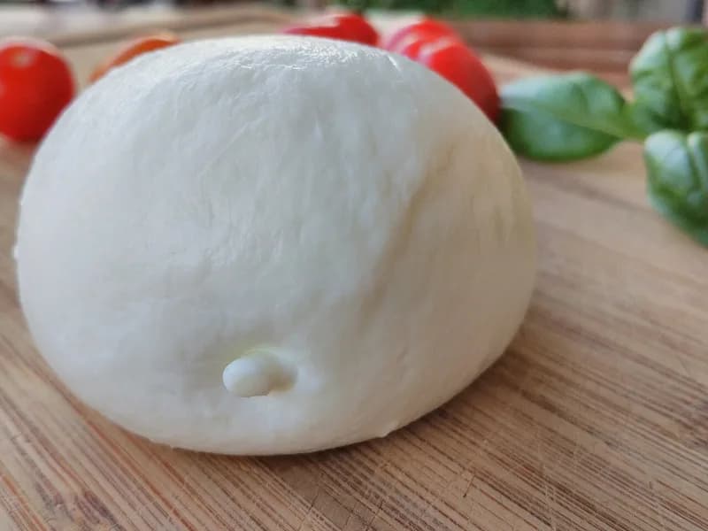 Mozzarella di Bufala Campana, składnik używany w Stacji Neapol