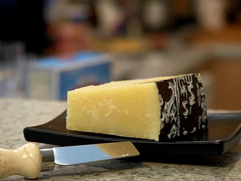 Pecorino Romano, składnik używany w Stacji Neapol