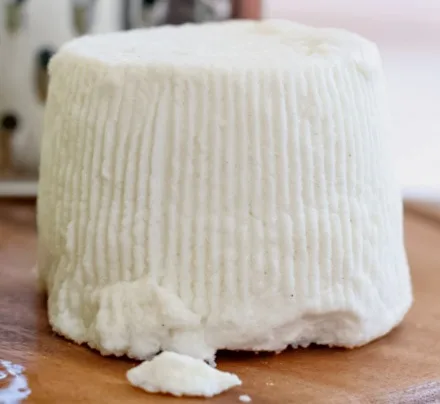 Ricotta, składnik używany w Stacji Neapol